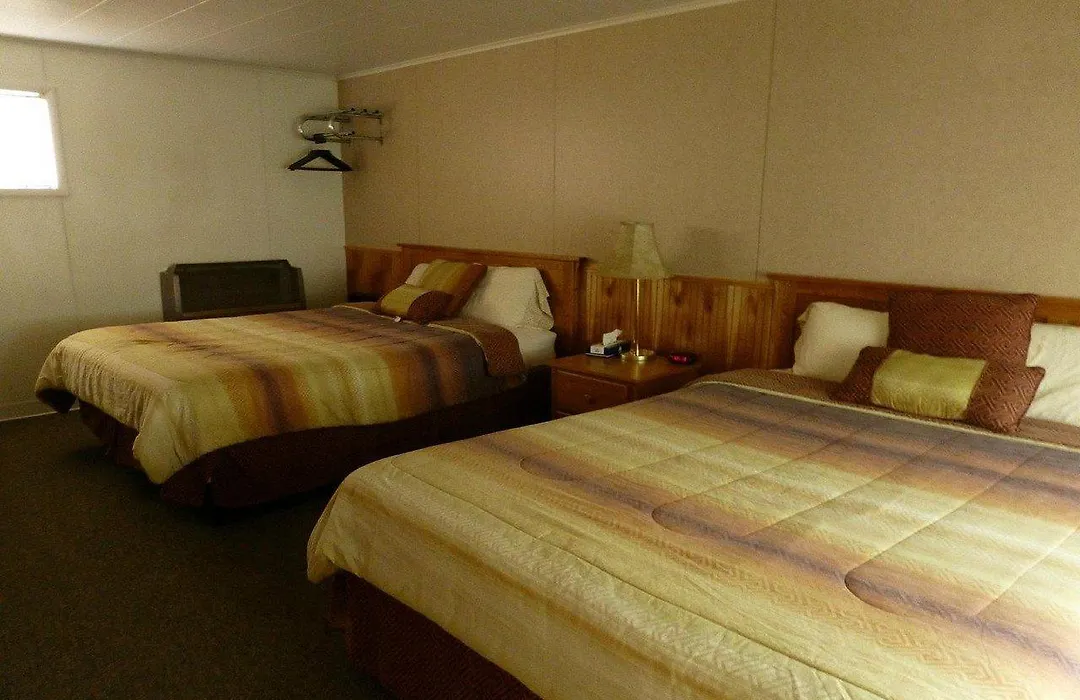 Rainbow Motel-1